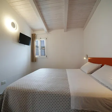 Marinella Beach Apartments - On The Beach - Private Free Parking-2
